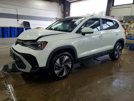 2026 Volkswagen Taos SE