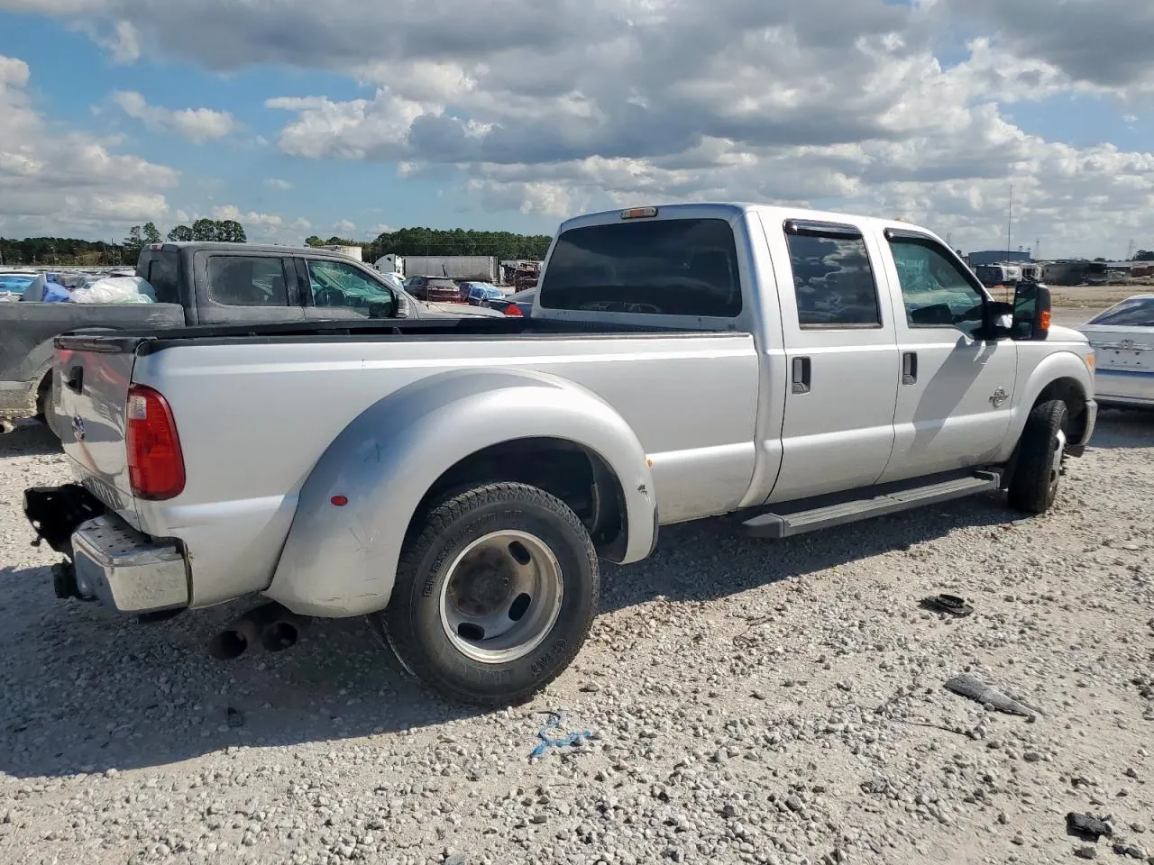 2015 Ford Super Duty F-350 DRW Lariat