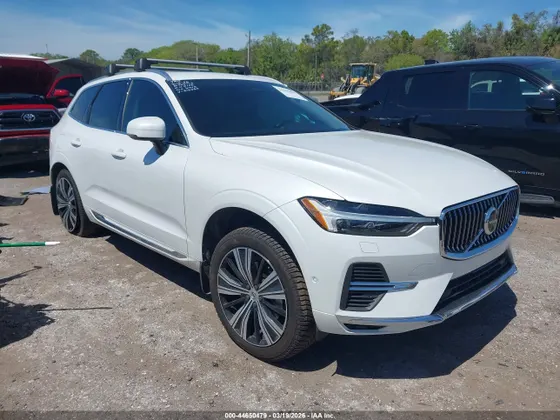 2023 Volvo XC60 Recharge Plug-In Hybrid Plus Bright Theme