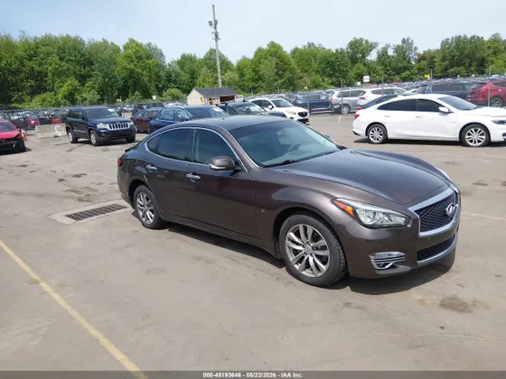2016 INFINITI Q70 3.7X