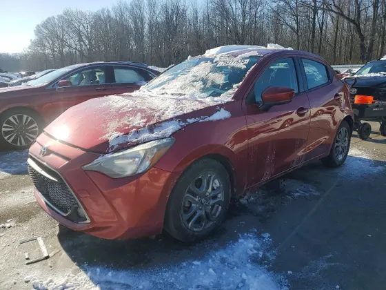 2020 Toyota Yaris Hatchback LE