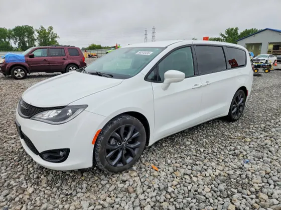 2018 Chrysler Pacifica Touring Plus