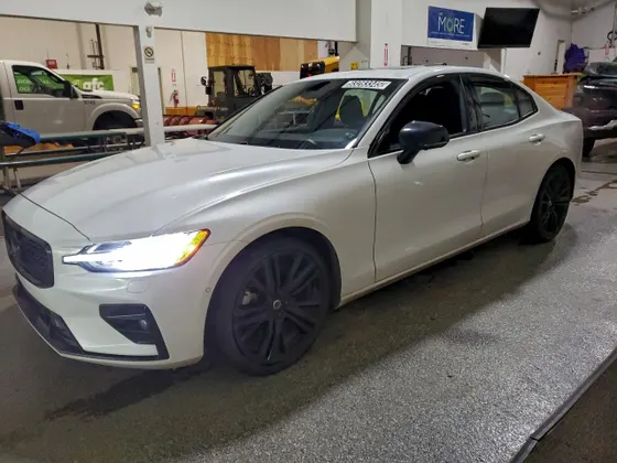 2023 Volvo S60 Plus Black Edition