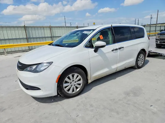 2020 Chrysler Voyager L
