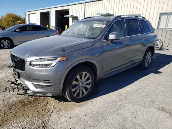 2017 Volvo XC90 Momentum