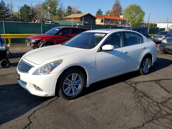 2015 INFINITI Q40