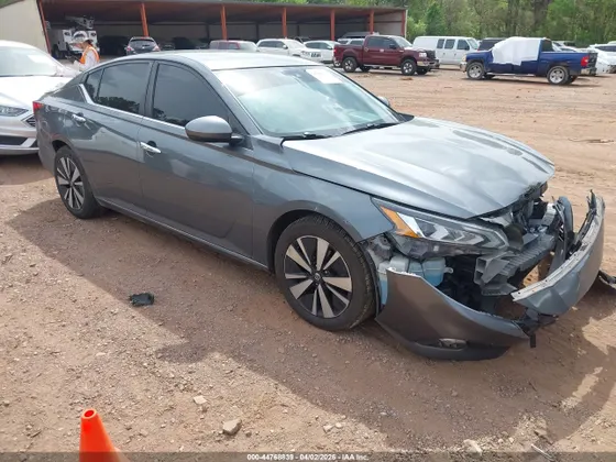 2021 Nissan Altima 2.5 SV