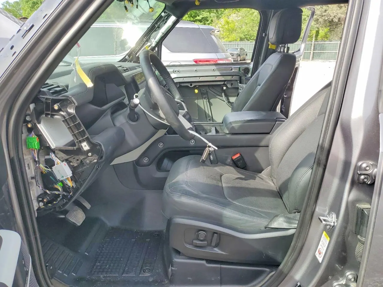 2024 Land Rover Defender SE