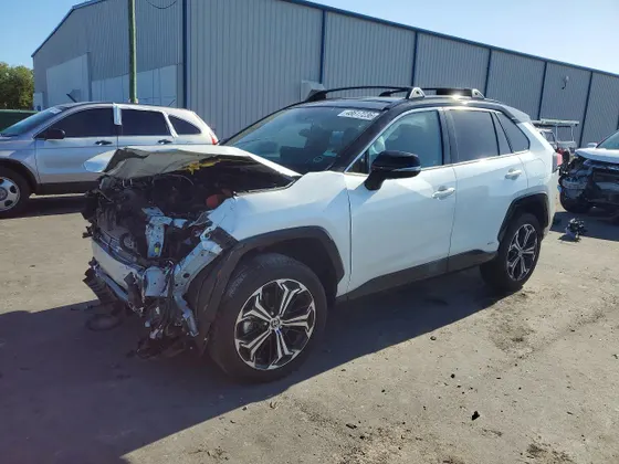 2025 Toyota RAV4 Plug-In Hybrid XSE
