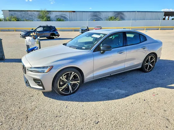 2024 Volvo S60 Plus Dark Theme