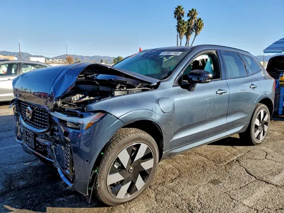 2025 Volvo XC60 Plug-In Hybrid Plus