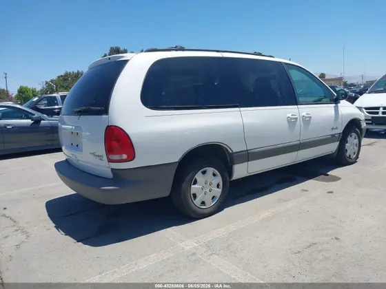 1999 Plymouth Voyager SE