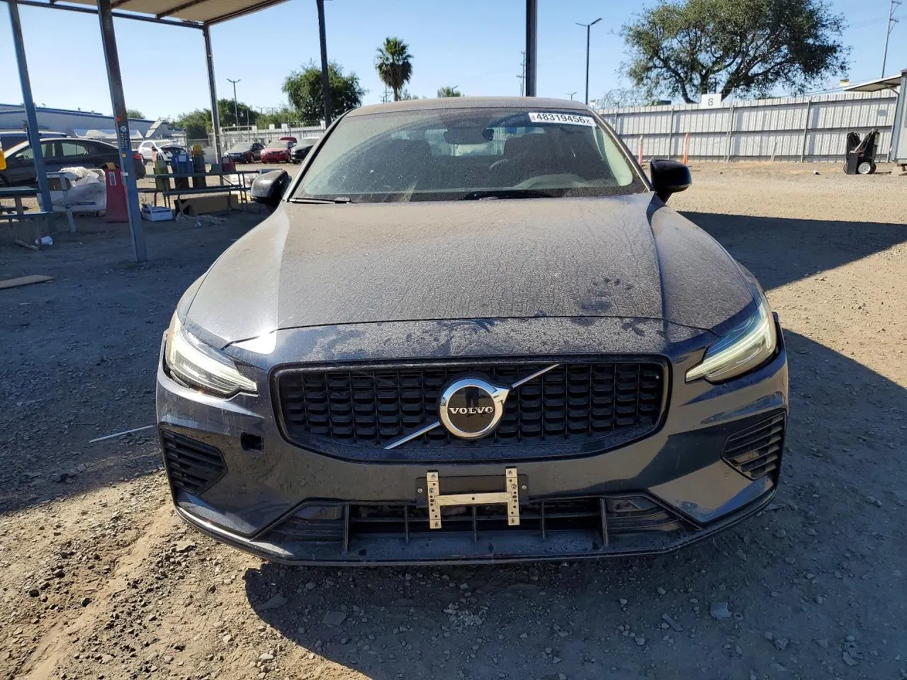 2024 Volvo S60 Recharge Plug-In Hybrid Core Dark Theme