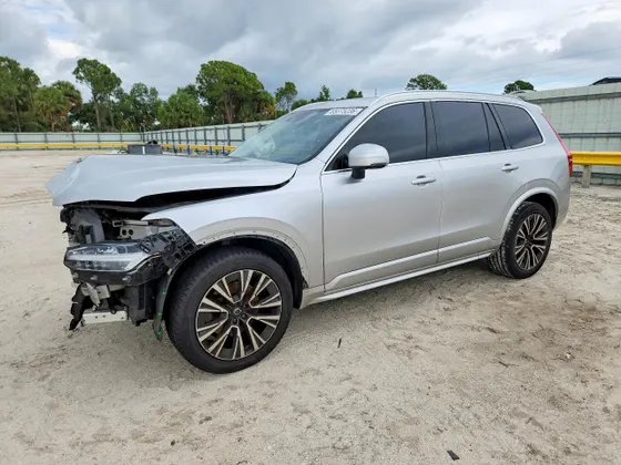 2021 Volvo XC90 Momentum