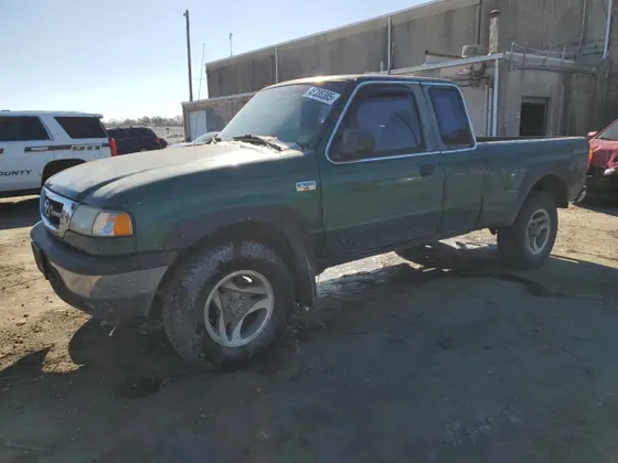2001 Mazda B-Series 4WD Truck SE