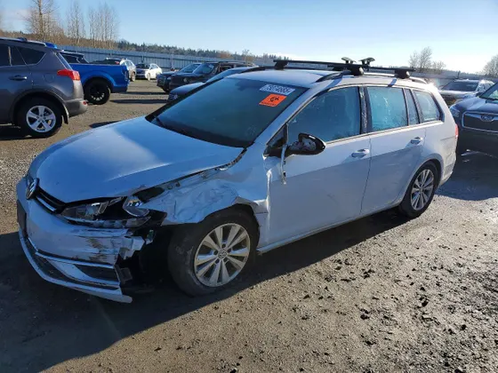2019 Volkswagen Golf SportWagen S