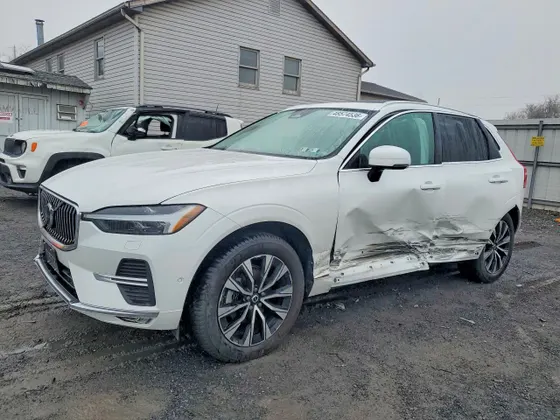 2023 Volvo XC60 Plus Bright Theme