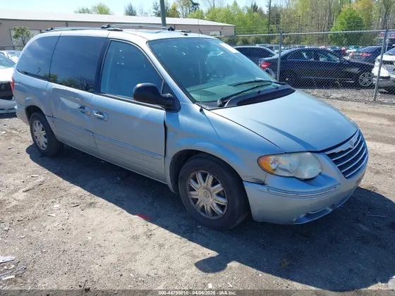 2006 Chrysler Town & Country LWB Limited