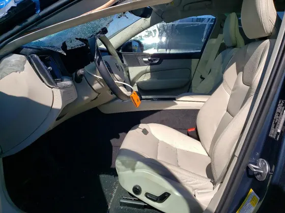2025 Volvo XC60 Plug-In Hybrid Core