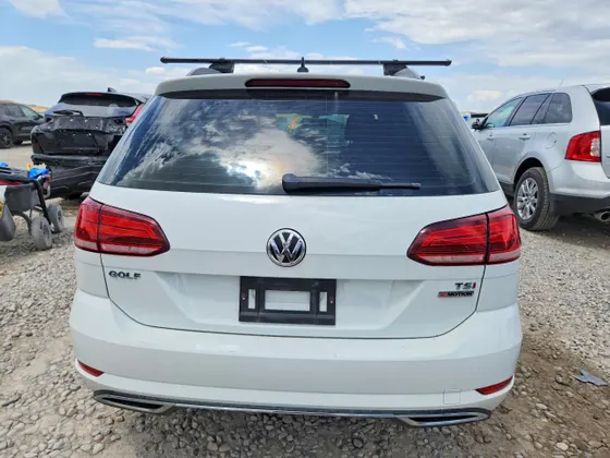 2018 Volkswagen Golf SportWagen S