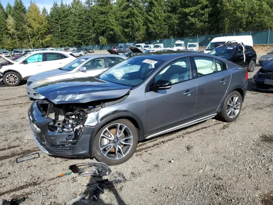 2018 Volvo S60 Cross Country T5
