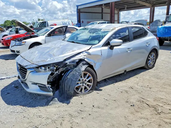 2018 Mazda Mazda3 5-Door Sport