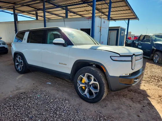 2024 Rivian R1S Adventure