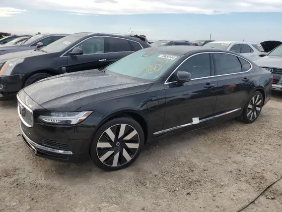 2024 Volvo S90 Recharge Plug-In Hybrid Ultimate