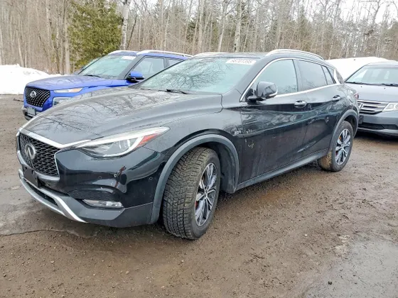 2017 INFINITI QX30 Premium