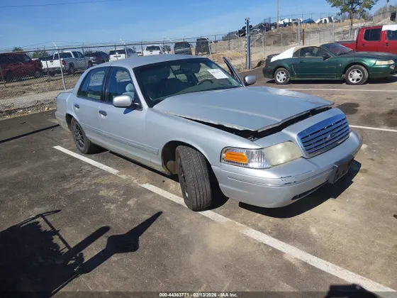 2002 Ford Crown Victoria Standard