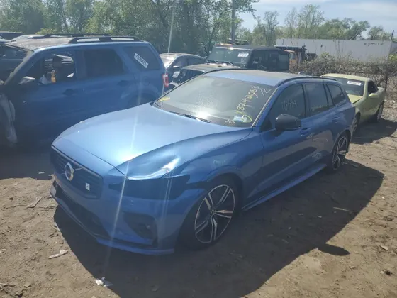 2021 Volvo V60 R-Design