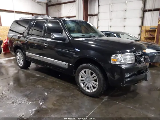 2013 Lincoln Navigator L