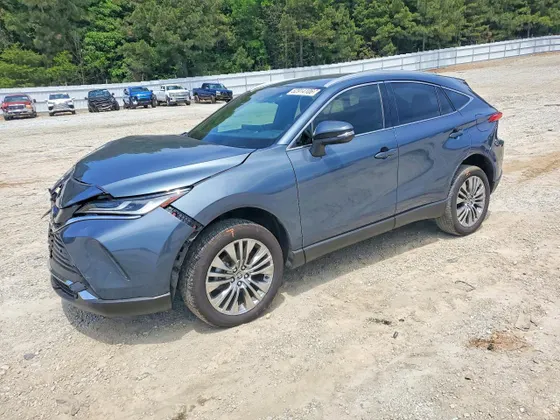 2022 Toyota Venza LE