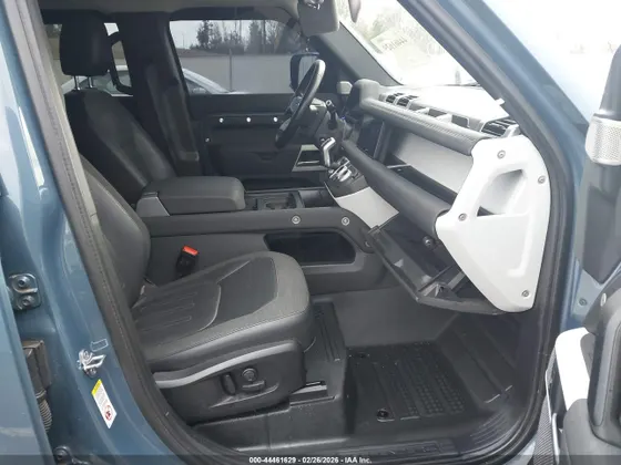 2020 Land Rover Defender SE