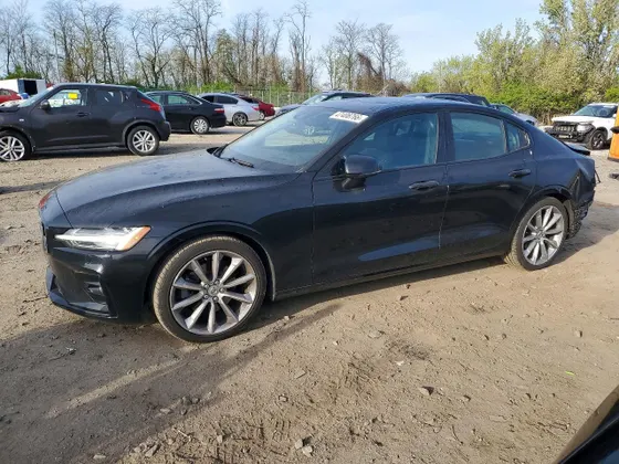 2021 Volvo S60 Momentum