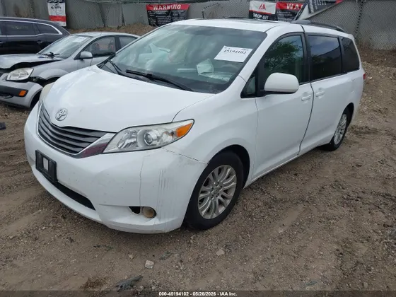 2012 Toyota Sienna XLE