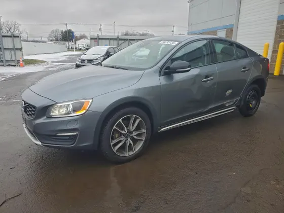 2018 Volvo S60 Cross Country T5