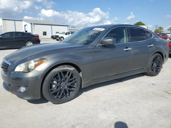 2011 INFINITI M56