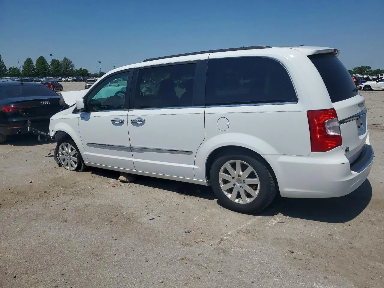 2016 Chrysler Town & Country Touring
