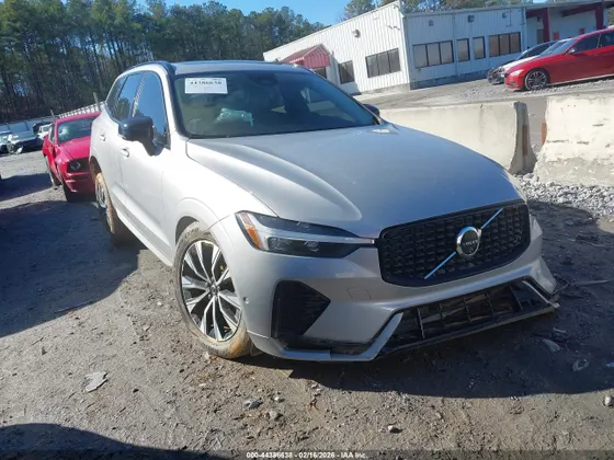 2024 Volvo XC60 Plus Dark Theme