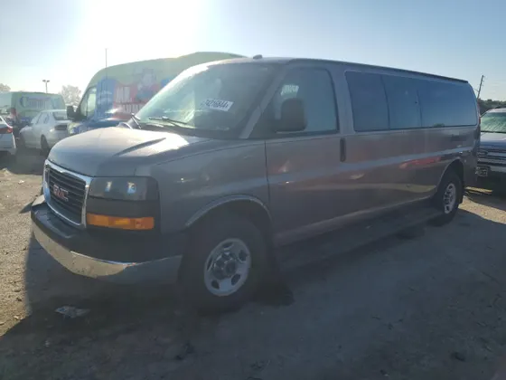 2012 GMC Savana Passenger LT