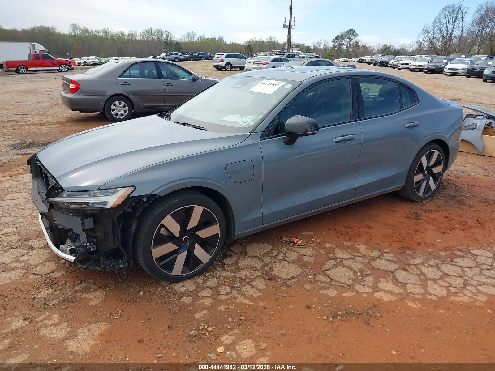 2024 Volvo S60 Recharge Plug-In Hybrid Plus Dark Theme