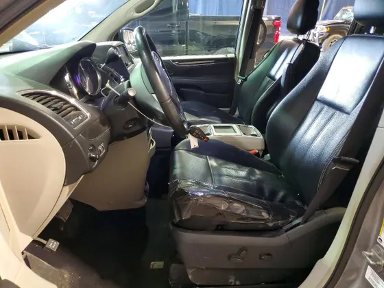 2013 Chrysler Town & Country Touring-L