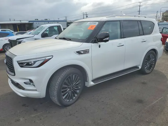 2023 INFINITI QX80 LUXE