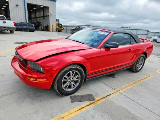 2005 Ford Mustang Deluxe