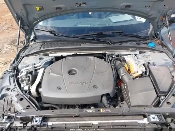 2024 Volvo S60 Recharge Plug-In Hybrid Plus Dark Theme