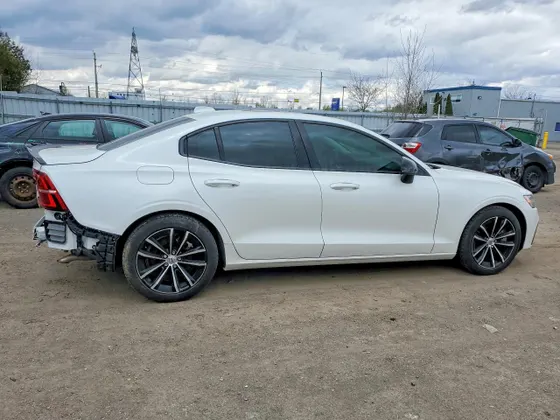 2024 Volvo S60 Recharge Plug-In Hybrid Core Dark Theme