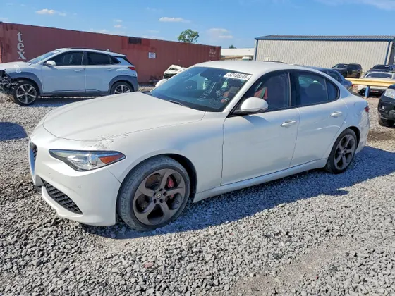 2017 Alfa Romeo Giulia Ti
