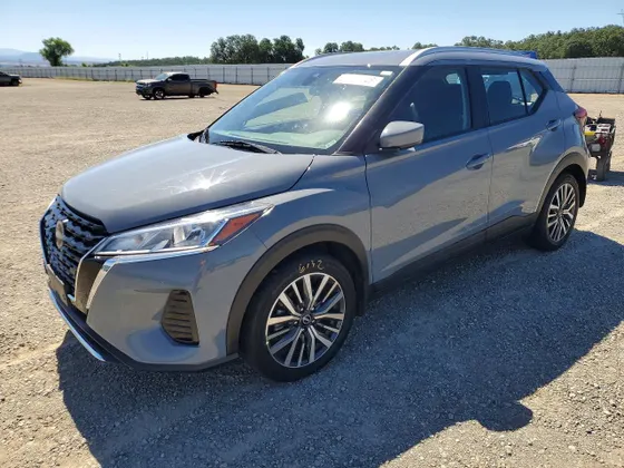 2022 Nissan Kicks SV