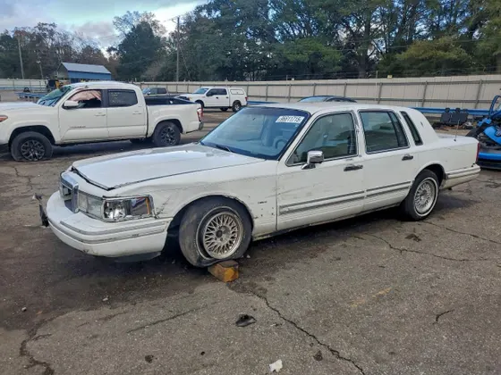 1993 Lincoln Town Car Signature